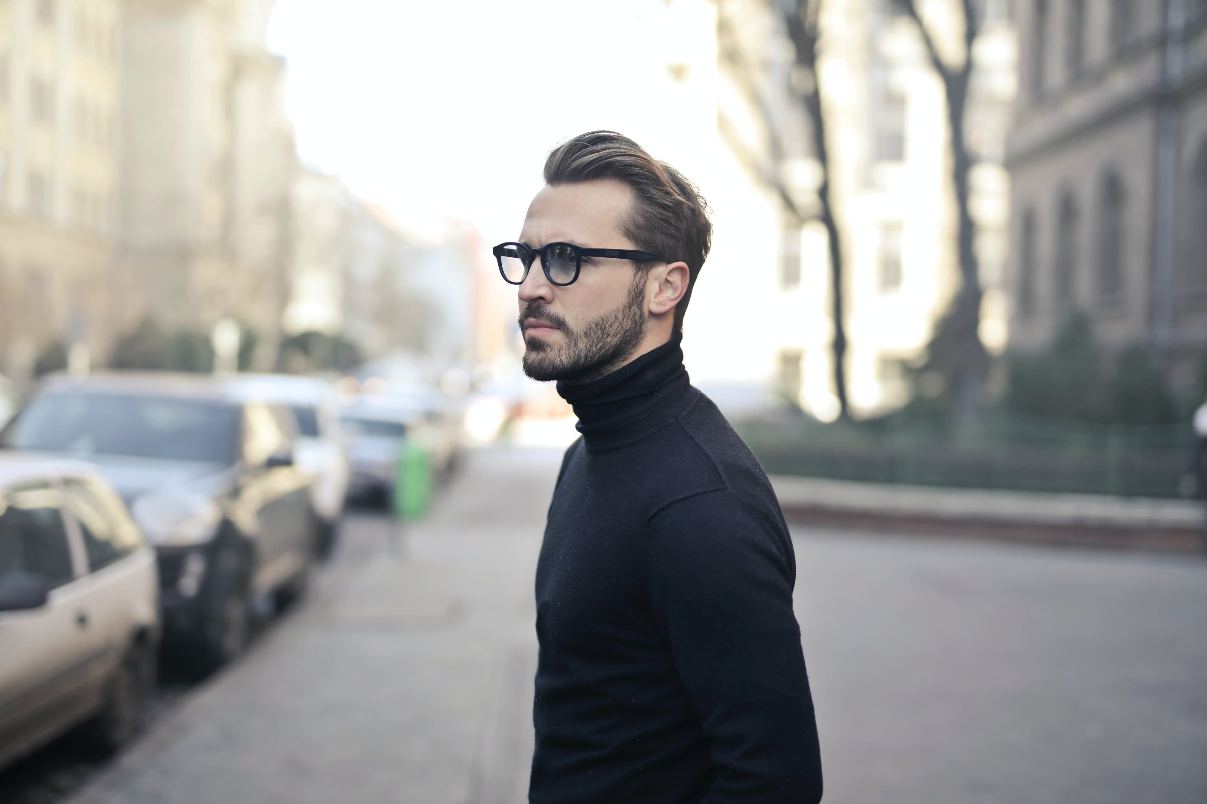 Man wearing glasses in the streets